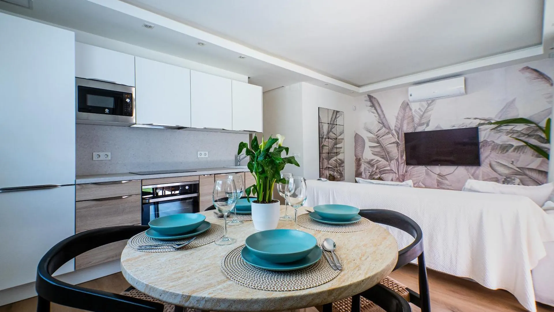 New House 80 M From The Beach Marbella